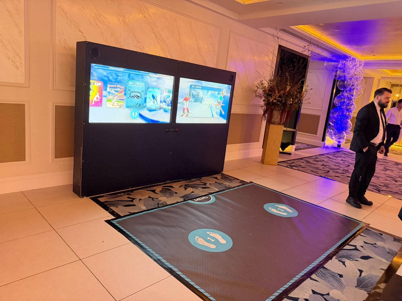 iWall in a hotel lobby: the ski cross game on the twin screens