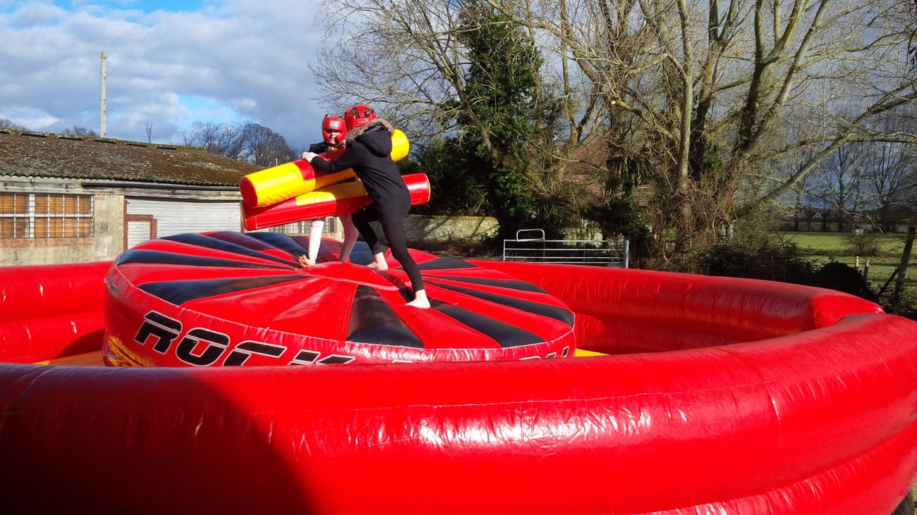 rock-n-roller-gladiator-joust-hire-Hampshire-Surrey